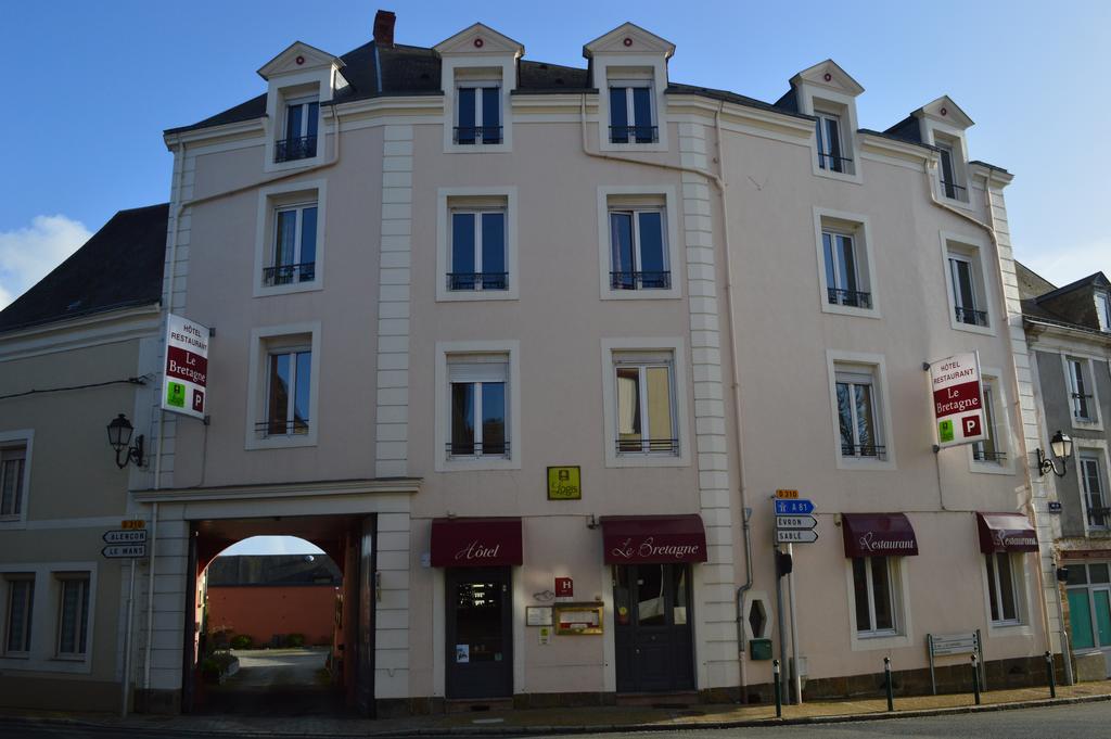 Logis Le Bretagne Hotell Sillé-le-Guillaume Exteriör bild