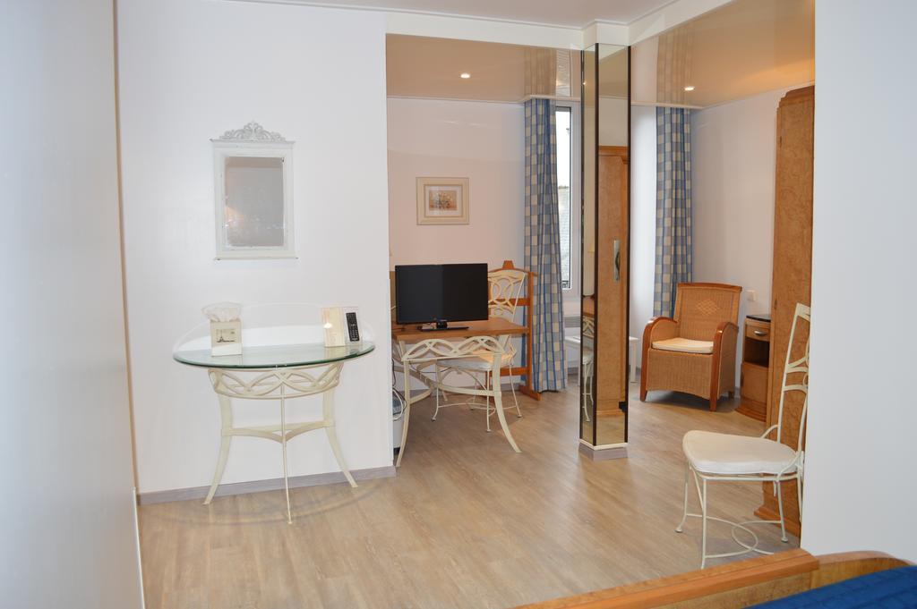 Logis Le Bretagne Hotell Sillé-le-Guillaume Exteriör bild