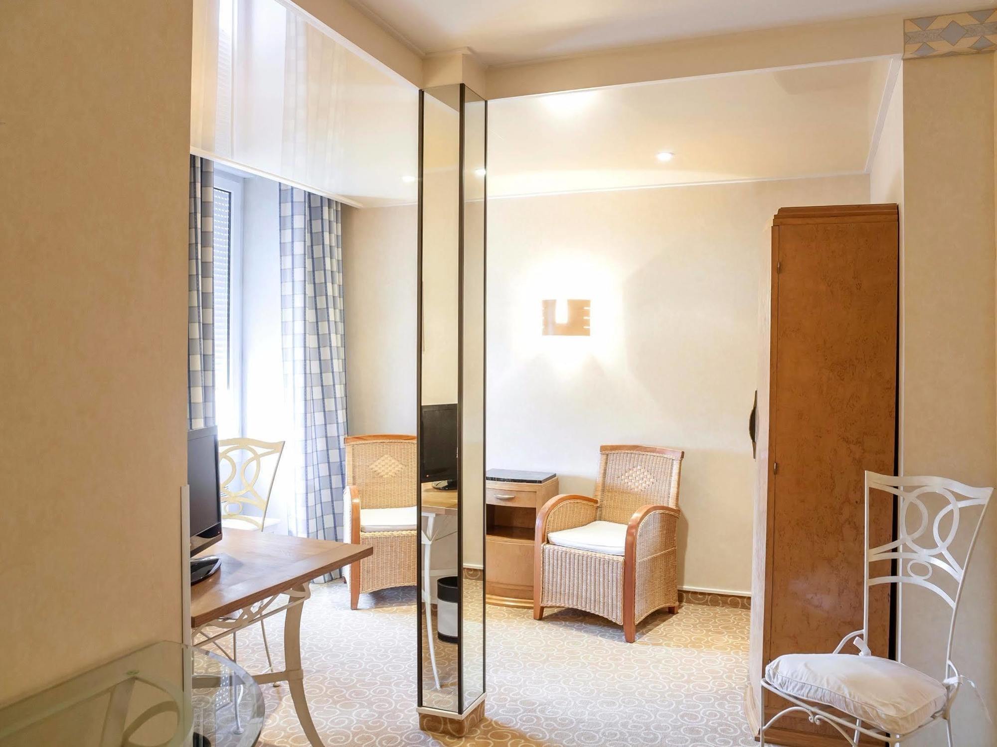 Logis Le Bretagne Hotell Sillé-le-Guillaume Exteriör bild