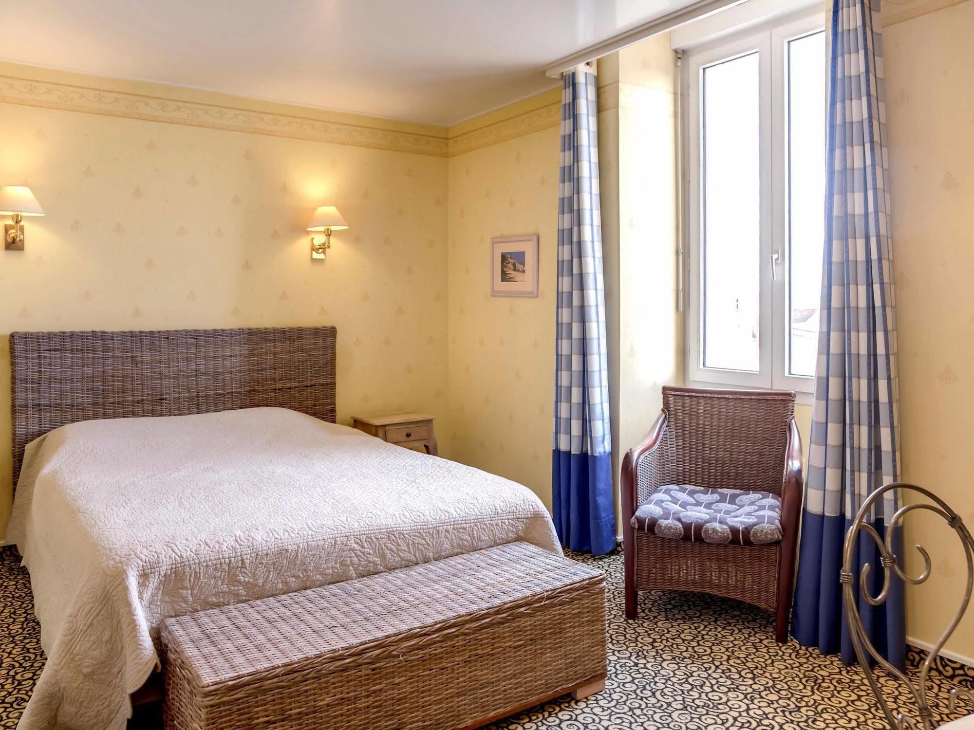 Logis Le Bretagne Hotell Sillé-le-Guillaume Exteriör bild