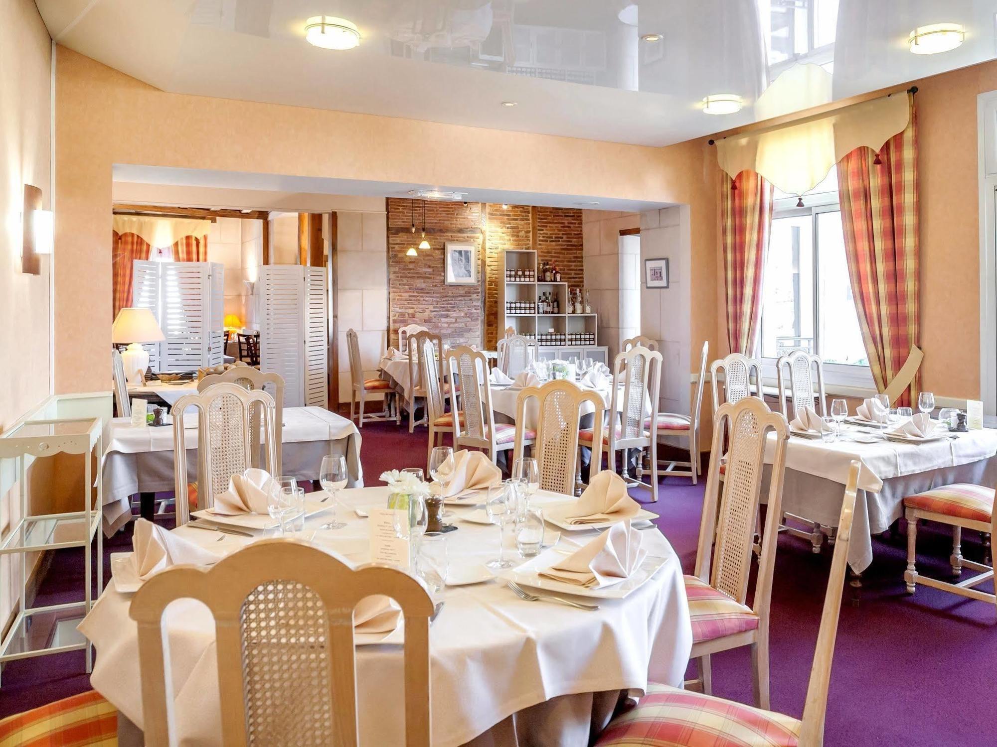 Logis Le Bretagne Hotell Sillé-le-Guillaume Exteriör bild