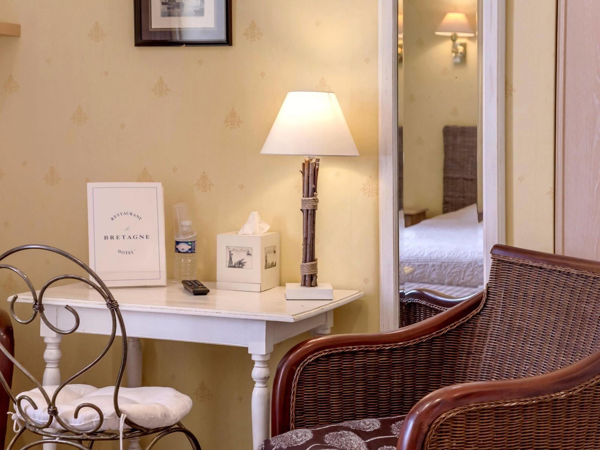 Logis Le Bretagne Hotell Sillé-le-Guillaume Exteriör bild